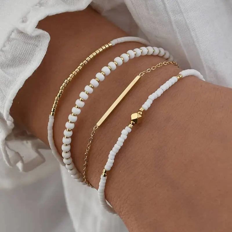 Ensemble de bracelets blancs