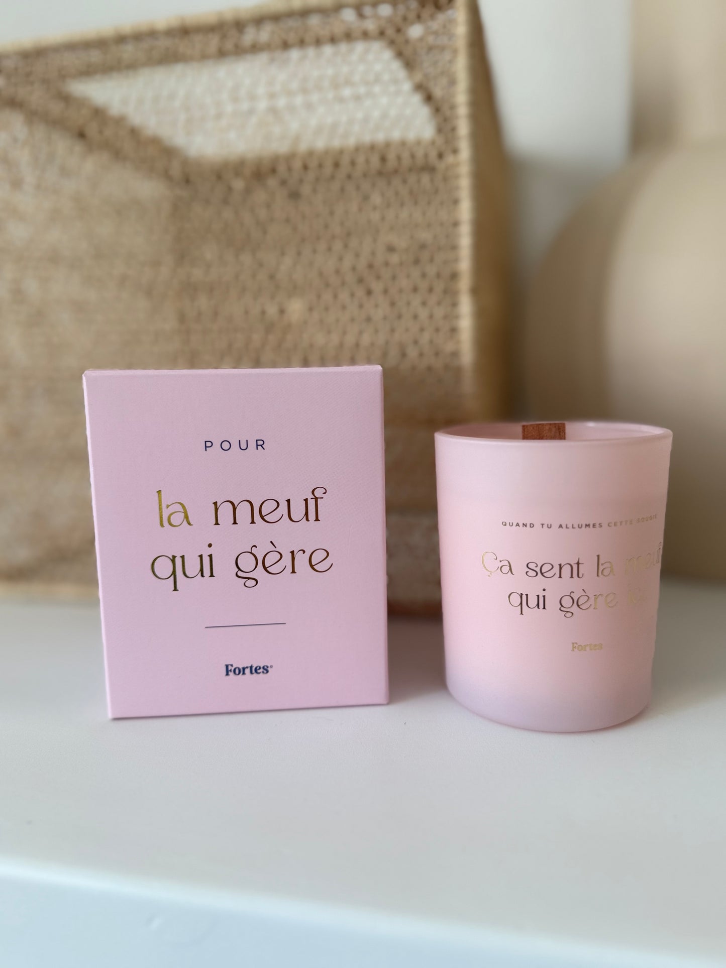Bougies " Fortes" La meuf qui gère"