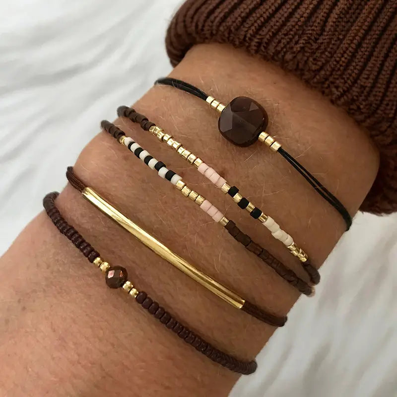 Bracelet en perles dorées et marrons