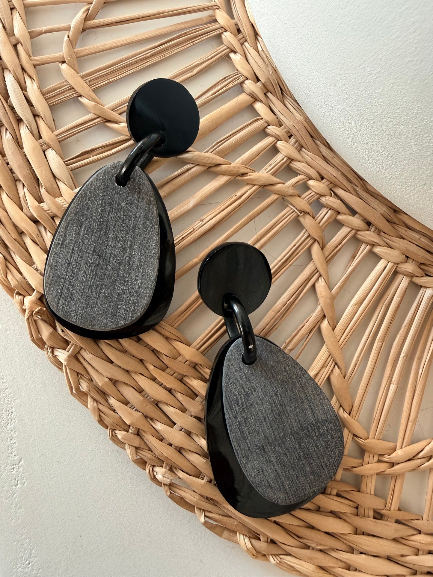 Boucles noires très légères