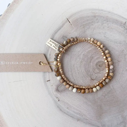 Bracelet enroulé en pierres précieuses avec perles facettées en or